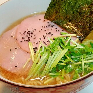 ハム・豆苗・ハム・黒胡麻の味噌ラーメン